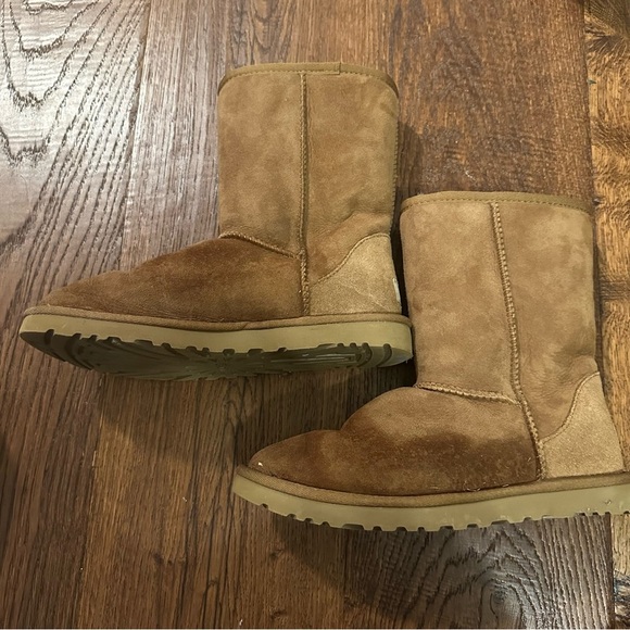 UGG Suede Classic Short Boot Medium Chestnut Brown Size 7 - Picture 2 of 8